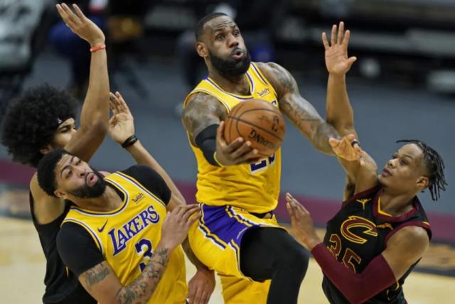 开云体育官网-喜欢挑衅勒布朗？老詹狂轰46分回应骑士制服组嘲讽